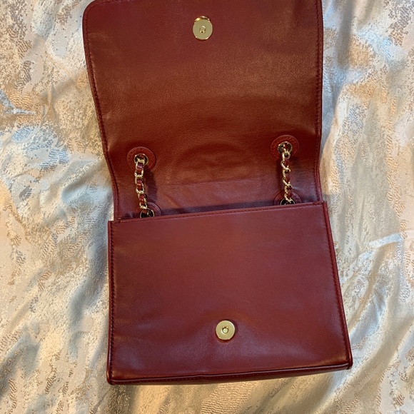 *SOLD* Tory Burch Fleming Crossbody in Dark Red - Picture 6 of 12